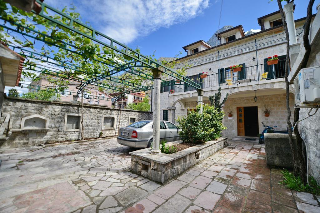 Guesthouse Anita โกตอร์ ภายนอก รูปภาพ