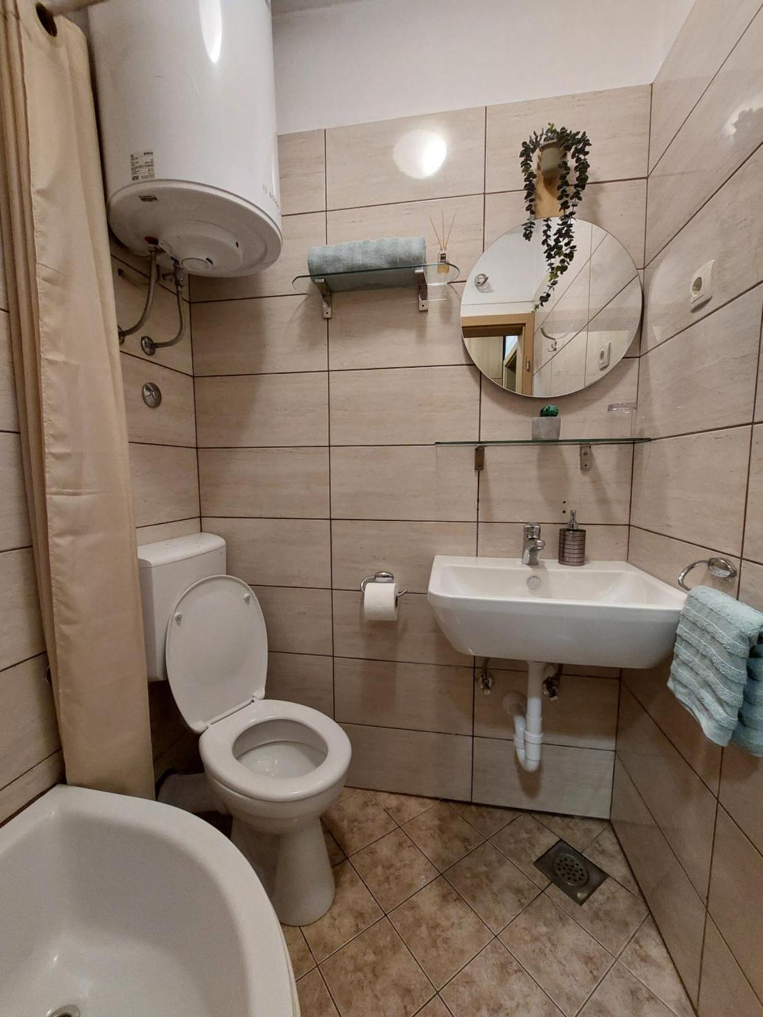 Guesthouse Anita โกตอร์ ภายนอก รูปภาพ